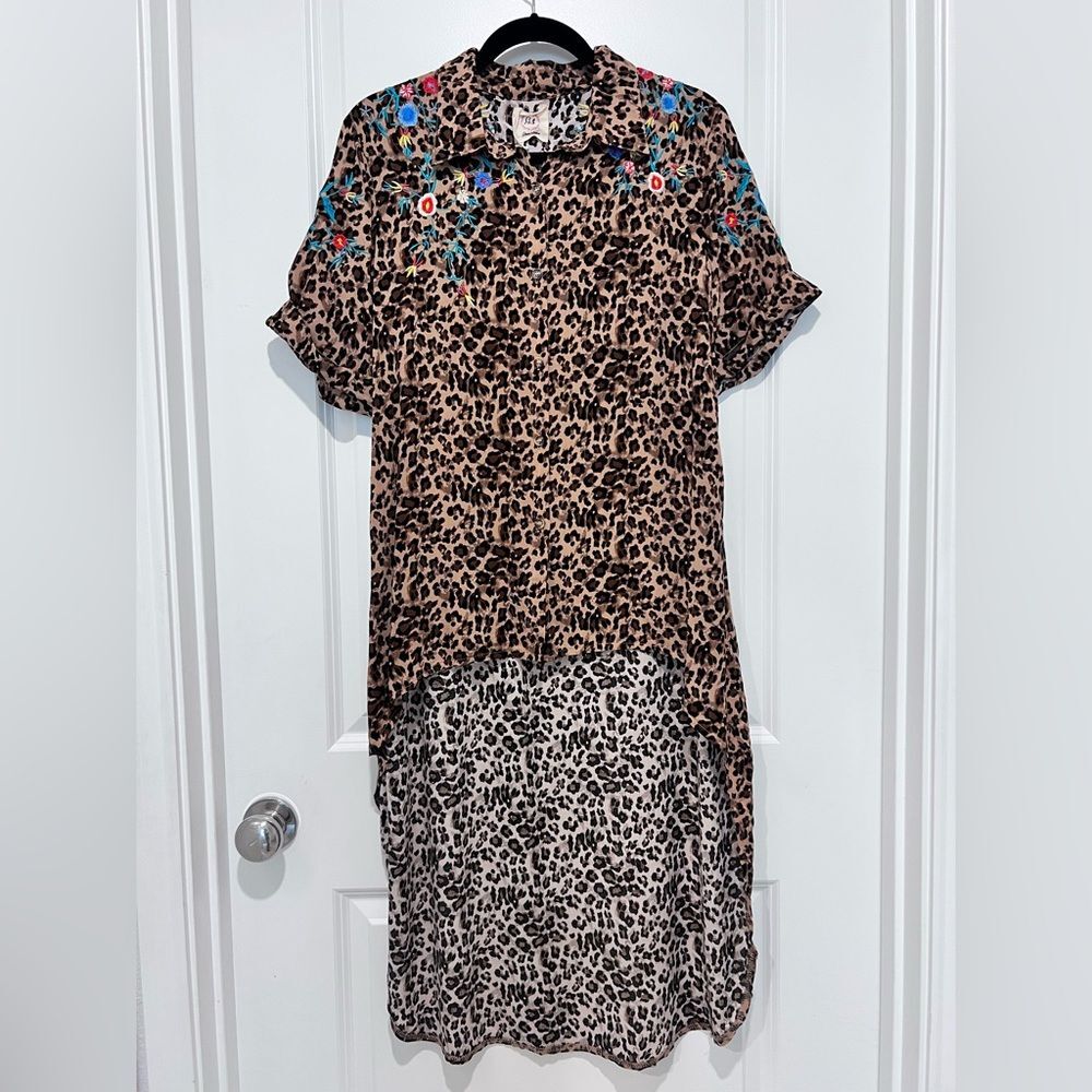 NWT Grace & Emma Embroidered Animal Print High Low Button Up Tunic Shirt Sz. M/L